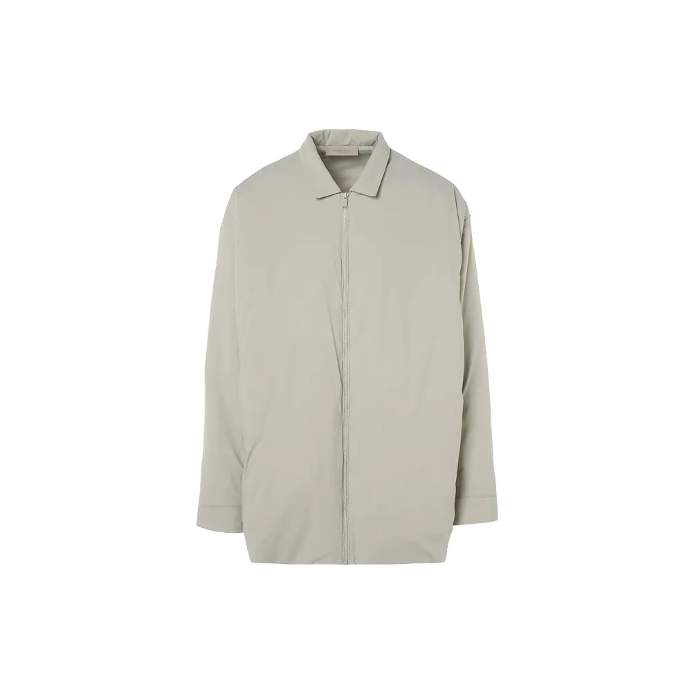 Куртка Fear of God Essentials нейлоновая тюленьего цвета, вид спереди
