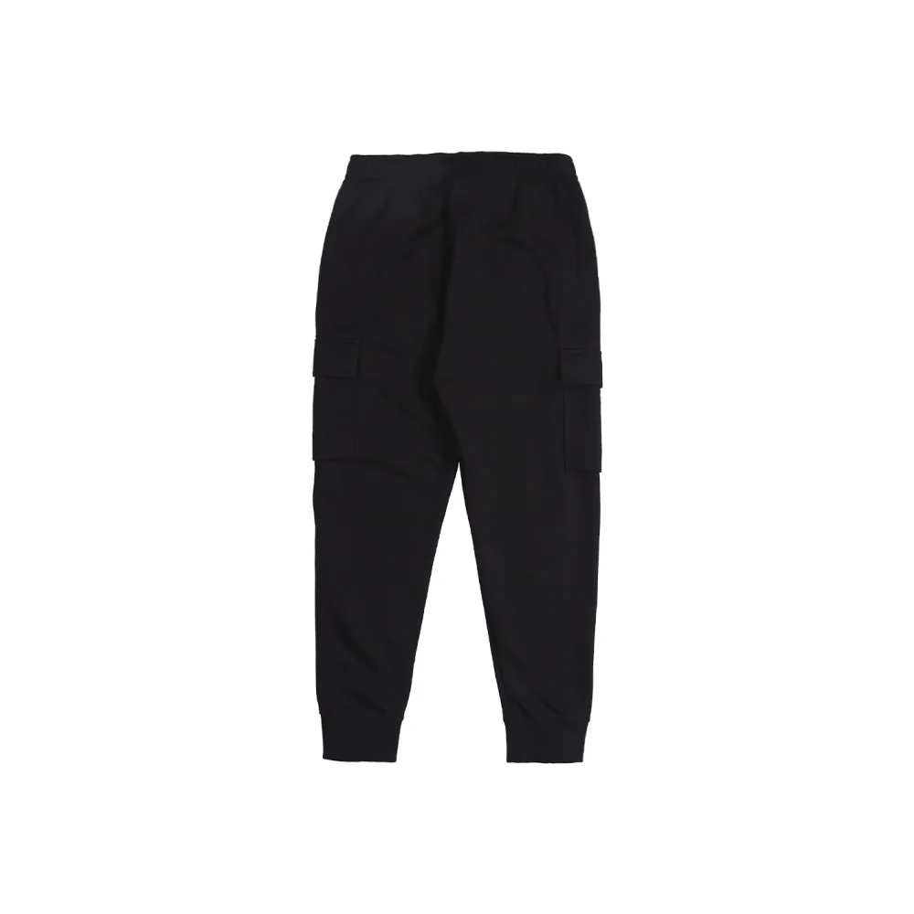 Nike карго-брюки в черном цвете, крупный план с обратной стороны