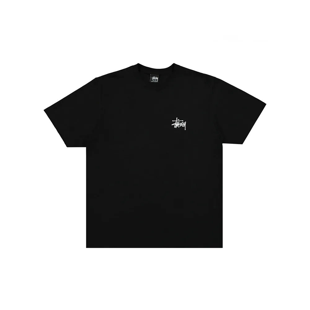 Классическая черная футболка Stussy. Оверсайз-форма, белый принт спереди, создает стильный и универсальный образ