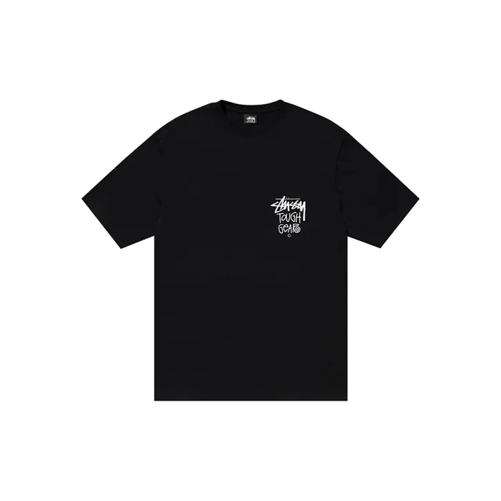 Черное худи Stussy с белой надписью спереди. Оверсайз-форма, минимальный дизайн, акцент на контрастном логотипе