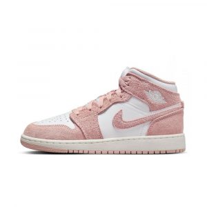 Кроссовки Nike Jordan 1 Mid розовые, вид сбоку на классический силуэт