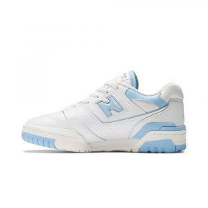 New Balance 550 (W), белый силуэт с синими деталями и элегантной формой