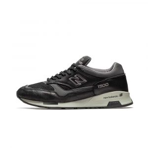 Кроссовки New Balance 1500 черные с серебристыми деталями, вид сбоку