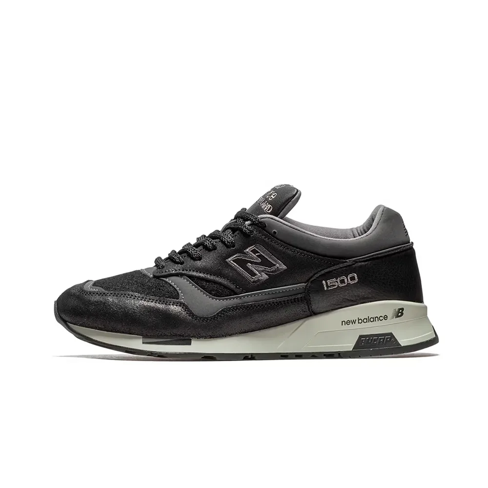 Кроссовки New Balance 1500 черные с серебристыми деталями, вид сбоку