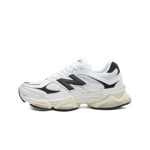 Кроссовки New Balance 9060 White Black, вид сбоку. Подчёркнуты белый верх, чёрные акценты и массивная подошва с амортизацией