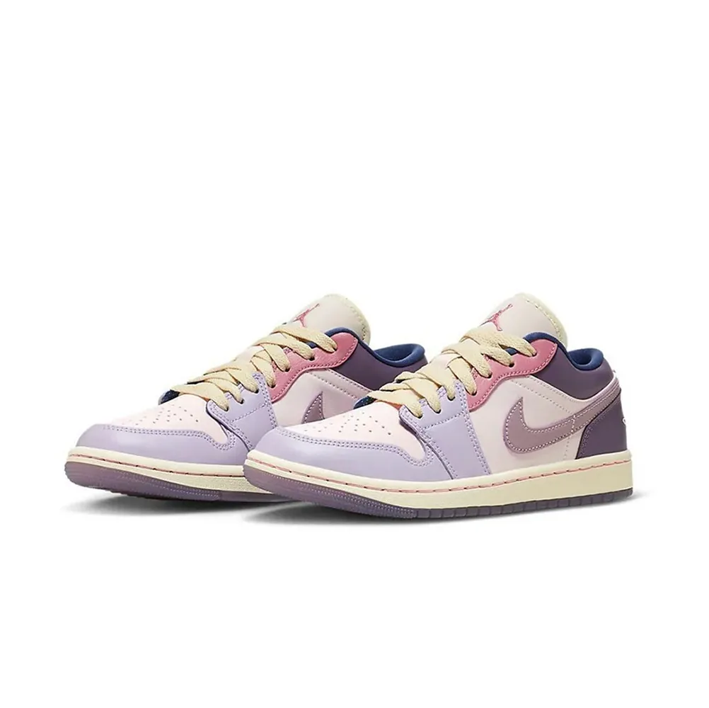 Деталь кроссовок Jordan 1 Low, нежный цвет Pastel Purple