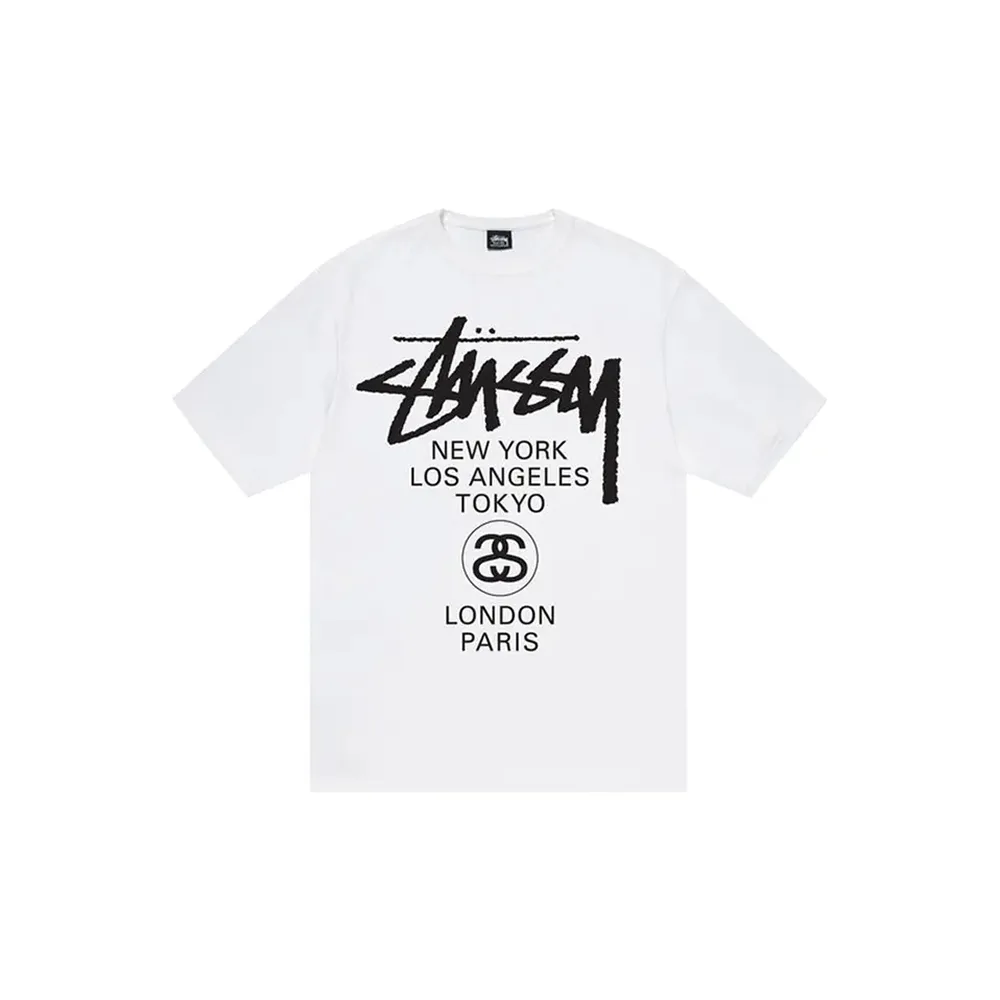 Белая футболка Stussy World Tour с фирменным логотипом, вид спереди, классический крой