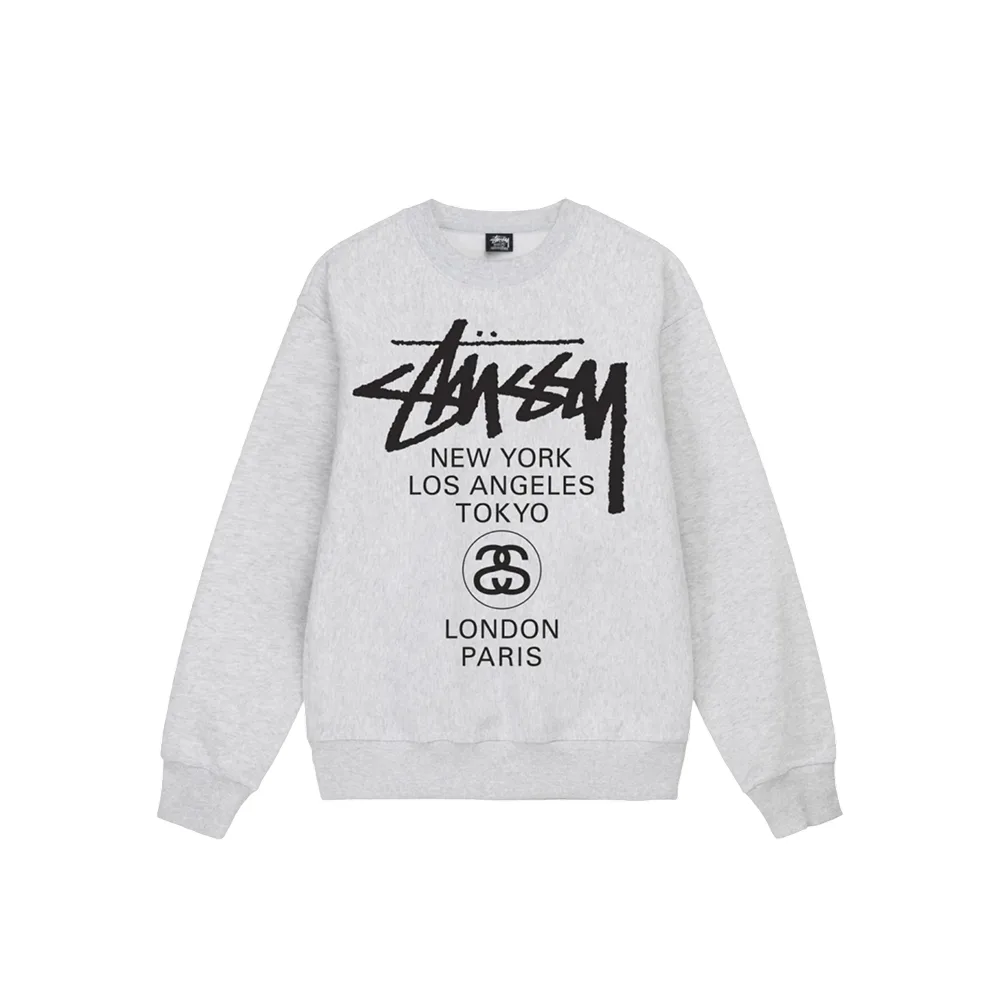 Свитшот Stussy World Tour в пепельном цвете, вид спереди, классический силуэт, фирменный логотип