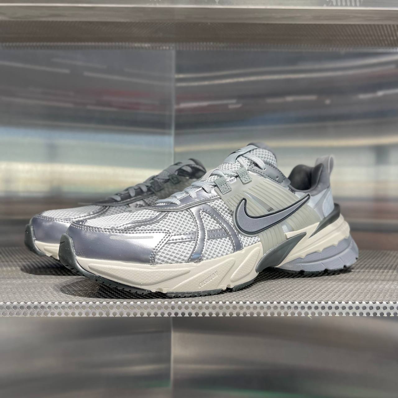 Кроссовки Nike V2K Run