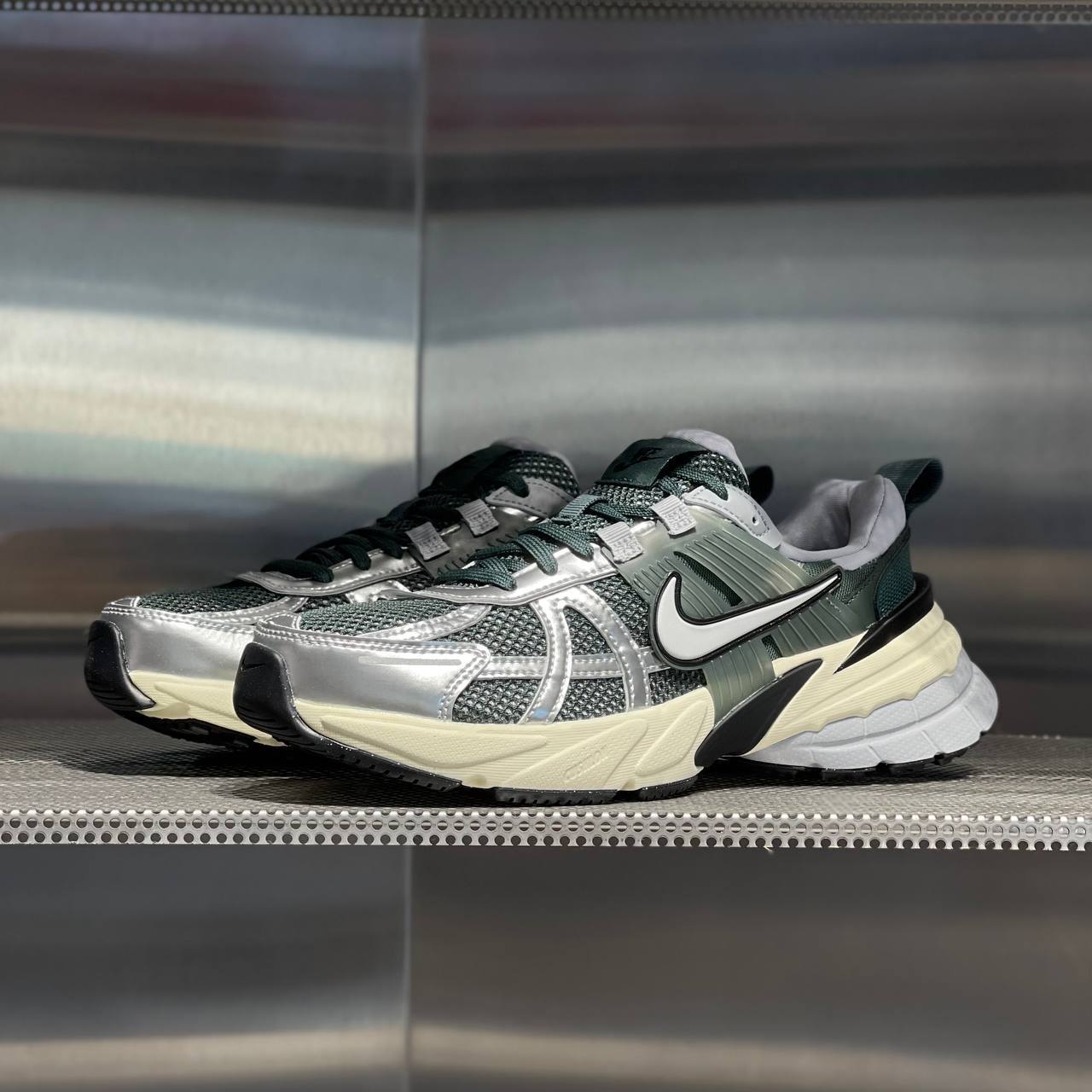Кроссовки Nike V2K Run