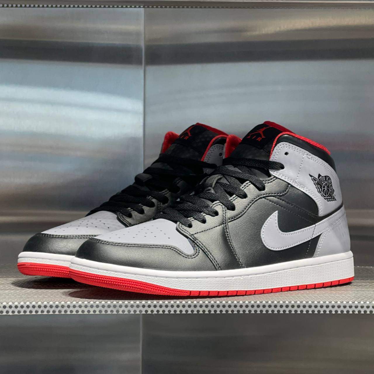 Кроссовки Nike Jordan 1 mid