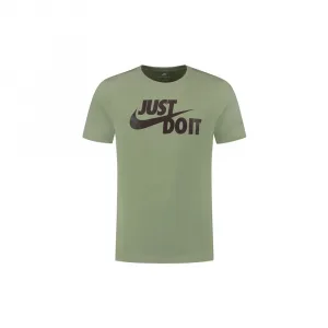 Футболка хаки Nike Sportswear мужская, вид спереди, классический крой, белый логотип на груди