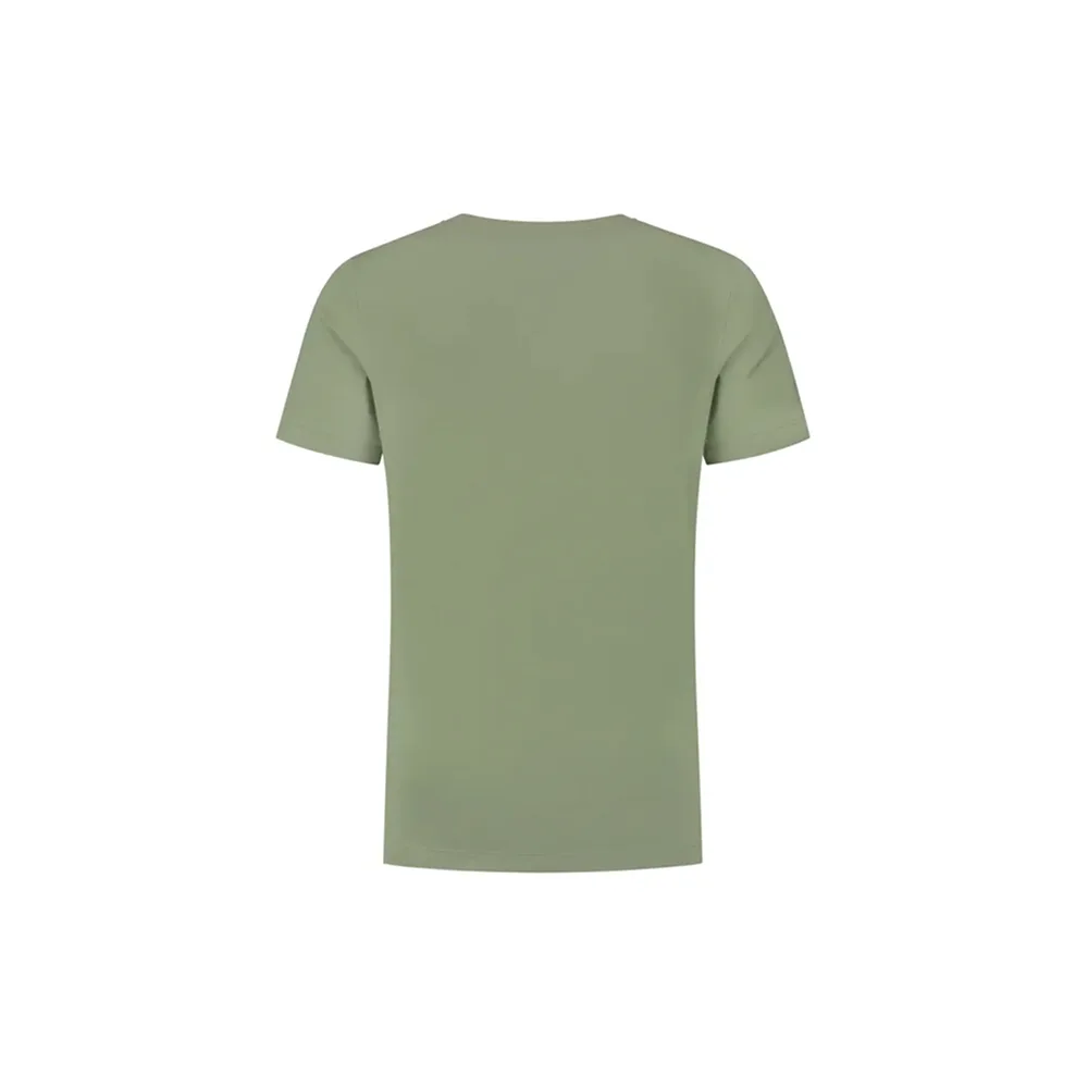 футболка Nike Sportswear в цвете Хаки, вид сзади, практичный материал, стильный силуэт