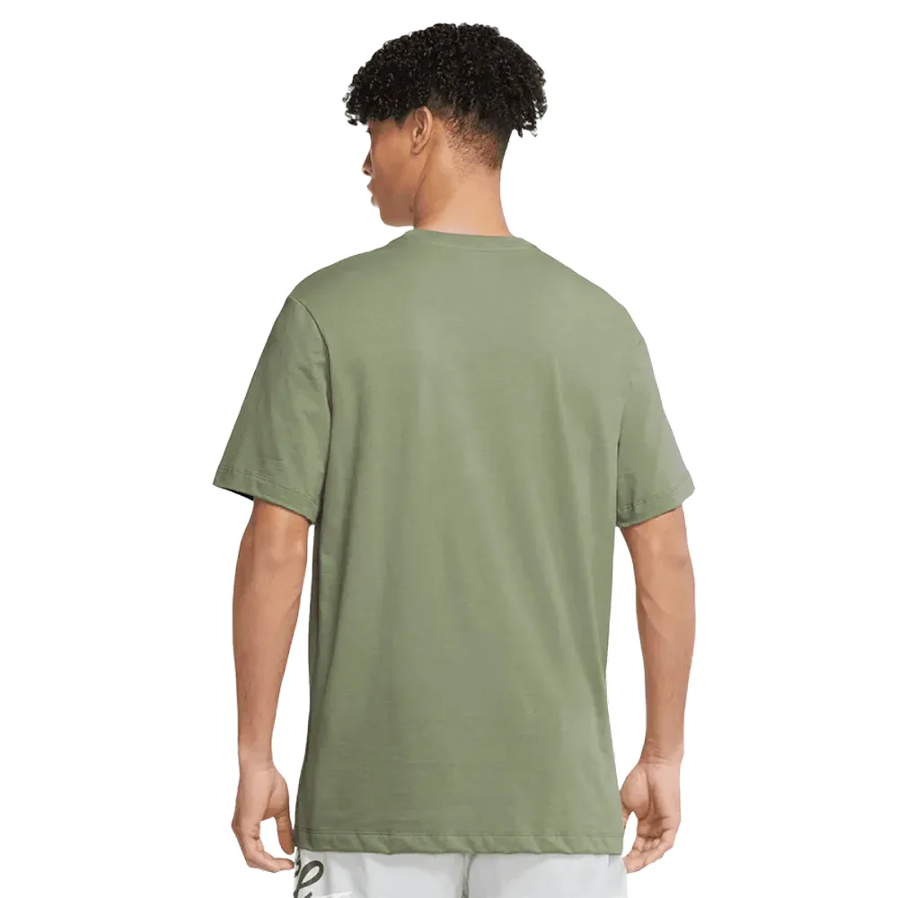 Футболка Nike Sportswear цвета Хаки, детали кроя, качественный хлопок, фирменный дизайн