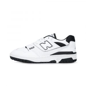 Кроссовки New Balance 550, белые с черными акцентами, стильная перфорация и логотип