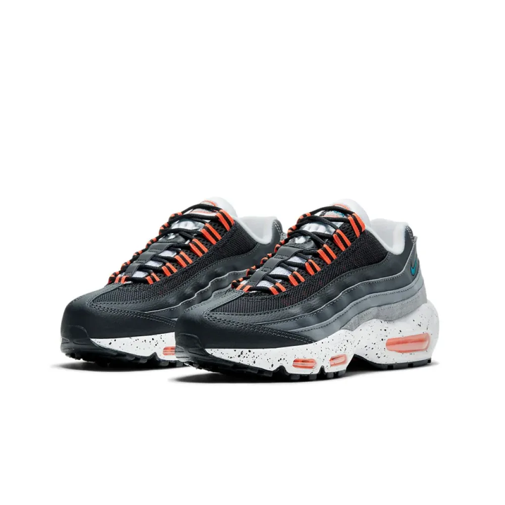 Чёрные Nike Air Max 95 (GS) с аквамариновыми штрихами. Лёгкость и комфорт для юных искателей стиля
