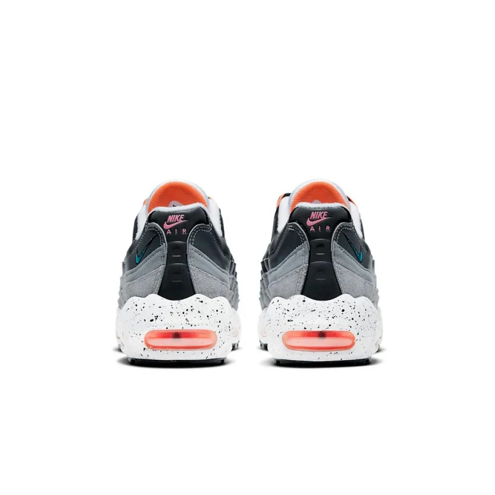 Чёрные Nike Air Max 95 (GS) с аквамариновыми деталями. Смелый дизайн для активных детей