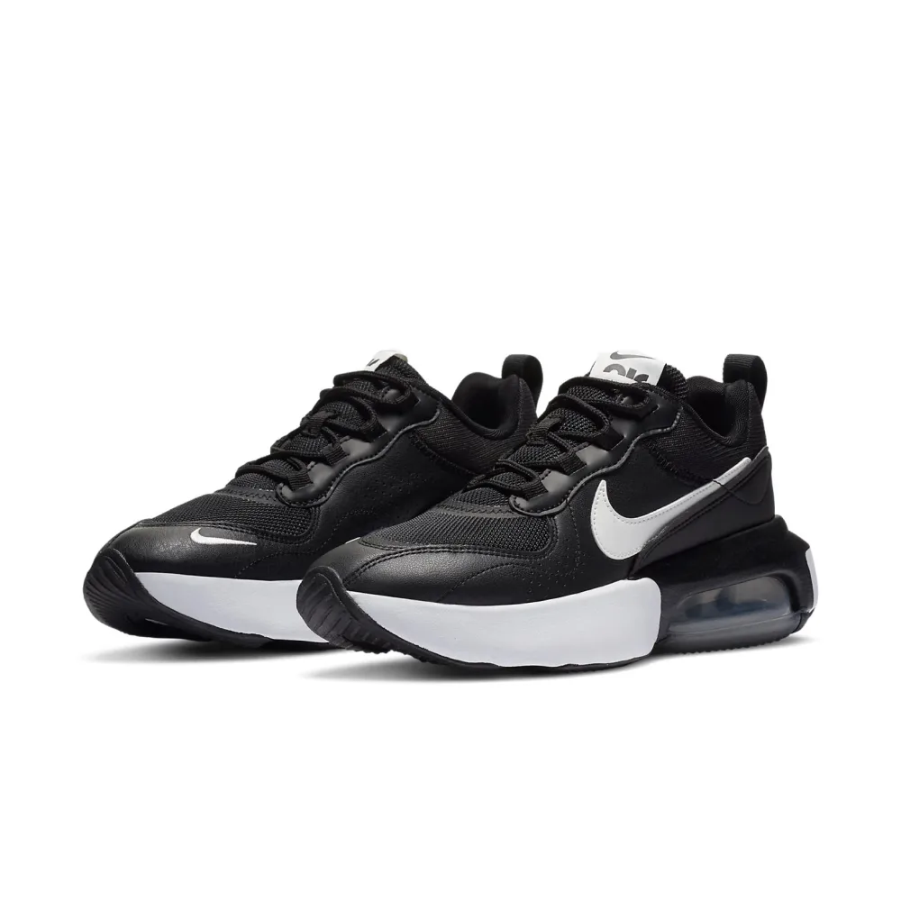 Черная подошва с рельефом, антрацитовые детали и Air Max подушка для амортизации и поддержки