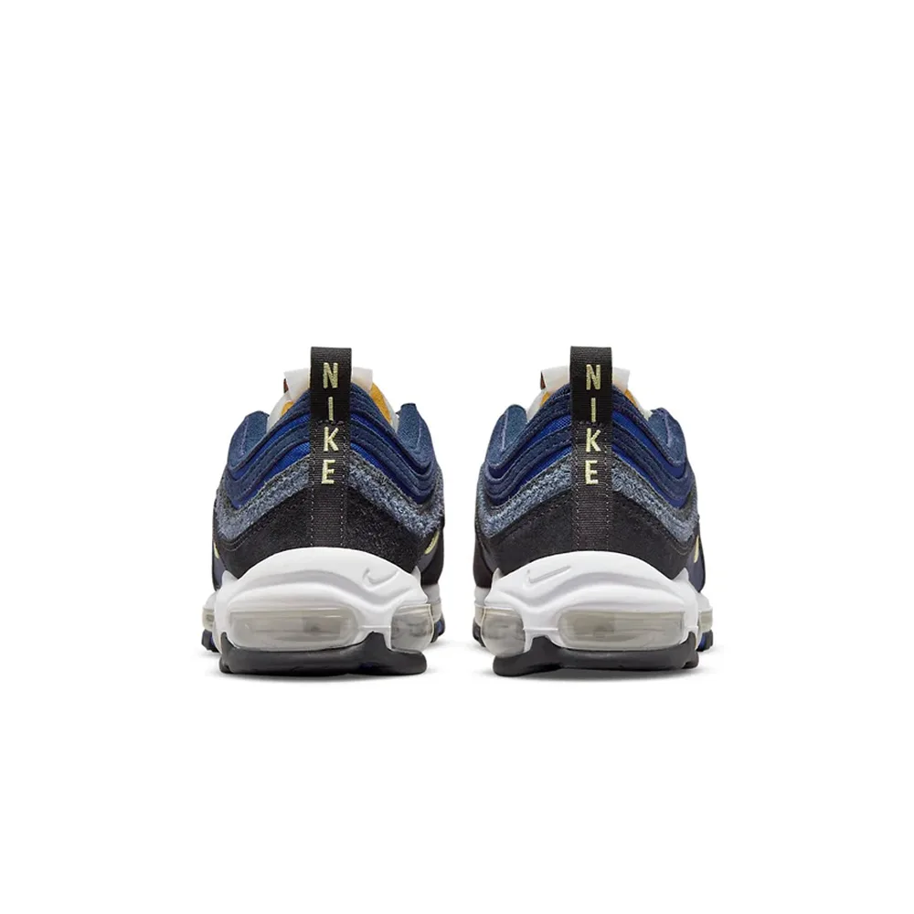 Логотип Nike на пятке, чёрно-синяя текстура. Уникальный дизайн для динамики