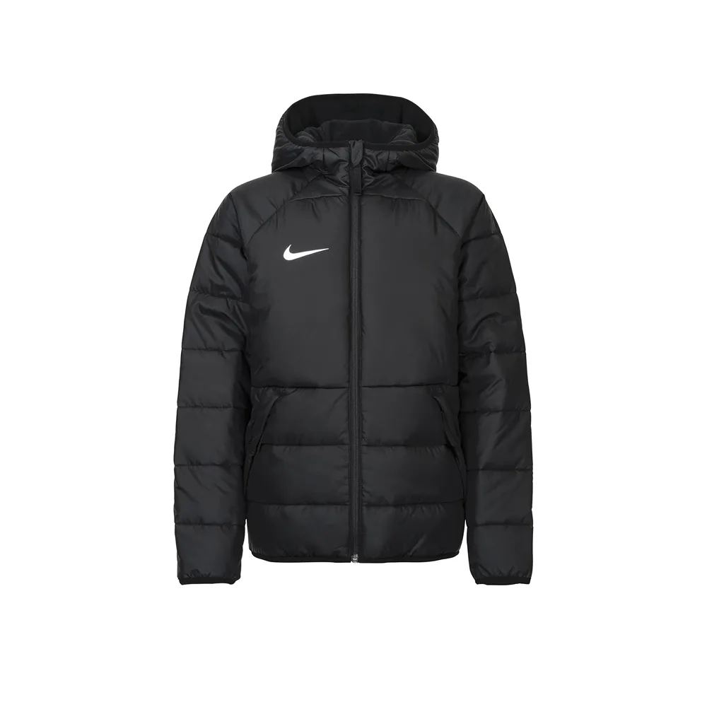 Nike Therma-FIT Academy Pro в черном цвете, вид спереди, спортивная куртка с утиплителем на межсезонье