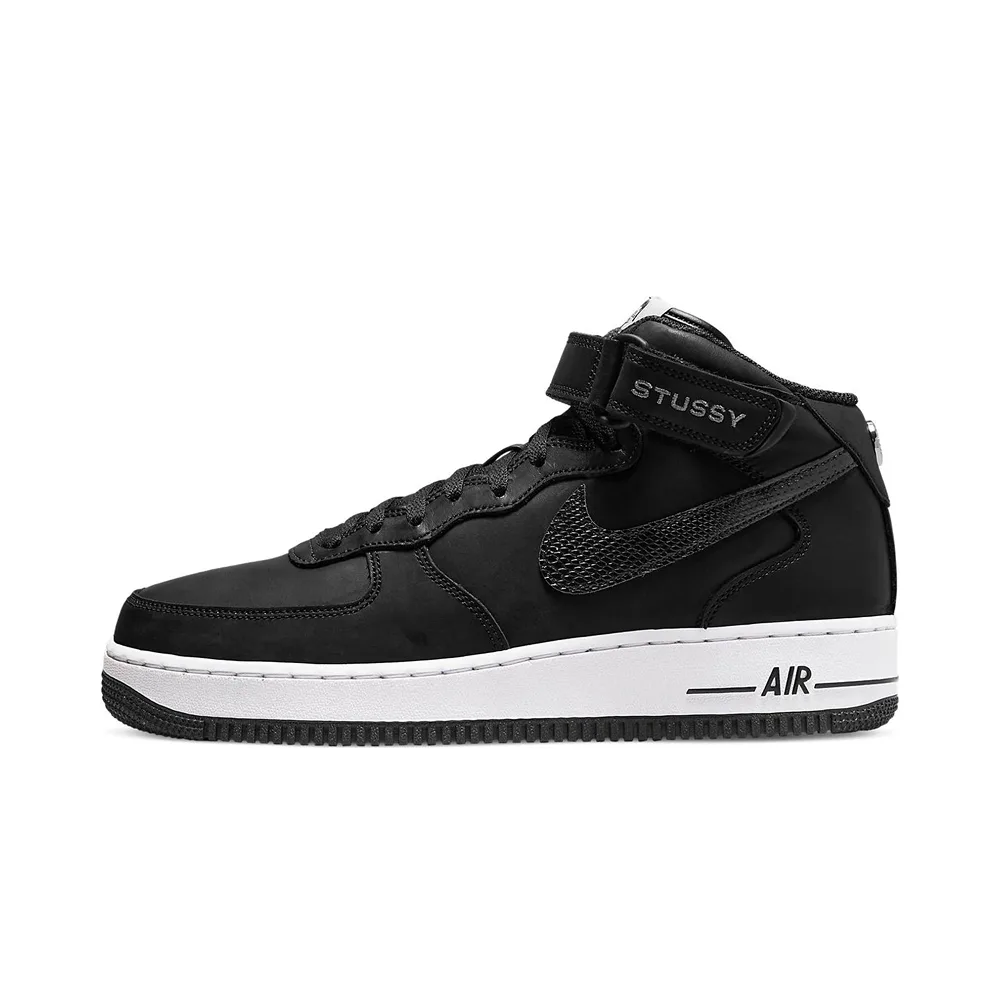 Черно-белые кроссовки Nike Air Force 1 Mid Stussy, боковой ракурс, контрастная подошва