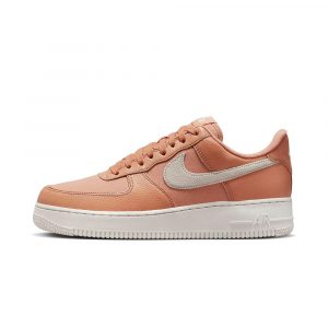 Nike Air Force 1 Low Amber Brown Phantom, боковой ракурс, коричневый верх с приглушенным Swoosh