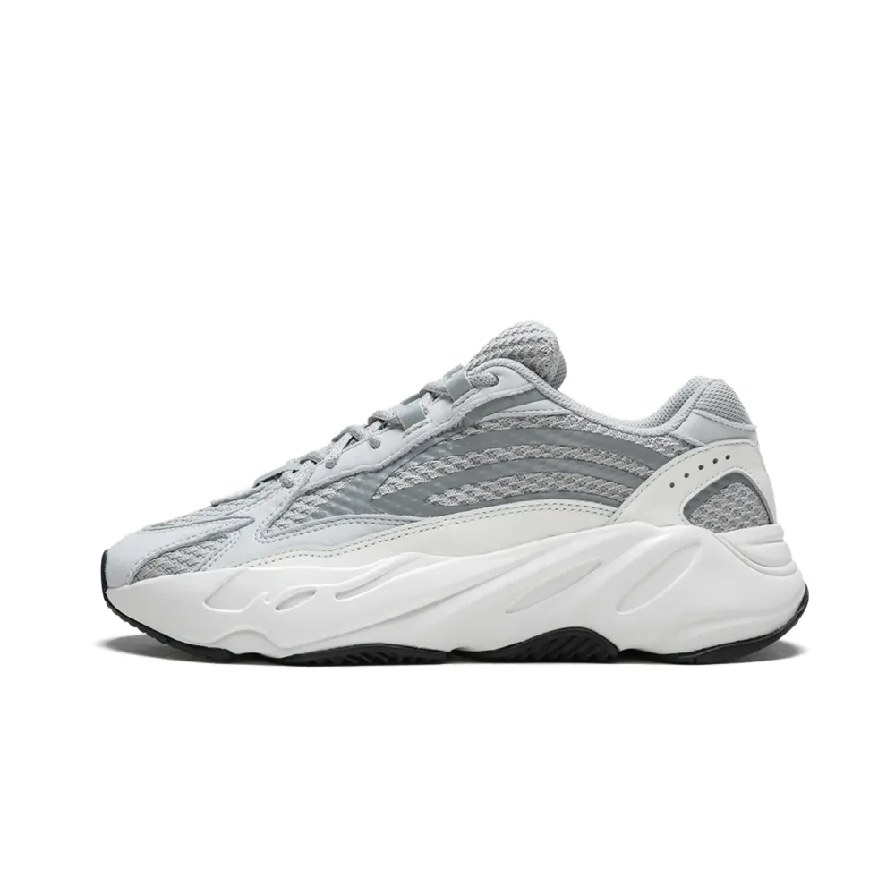 Кроссовки Adidas Yeezy Boost 700 в цвете Slatic (2018/2022/2023): серый верх, толстая подошва, культовая модель