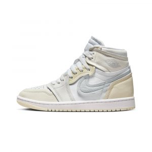 Nike Jordan 1 High Coconut Milk, боковой ракурс, кремово-белый верх с мягкой текстурой кожи