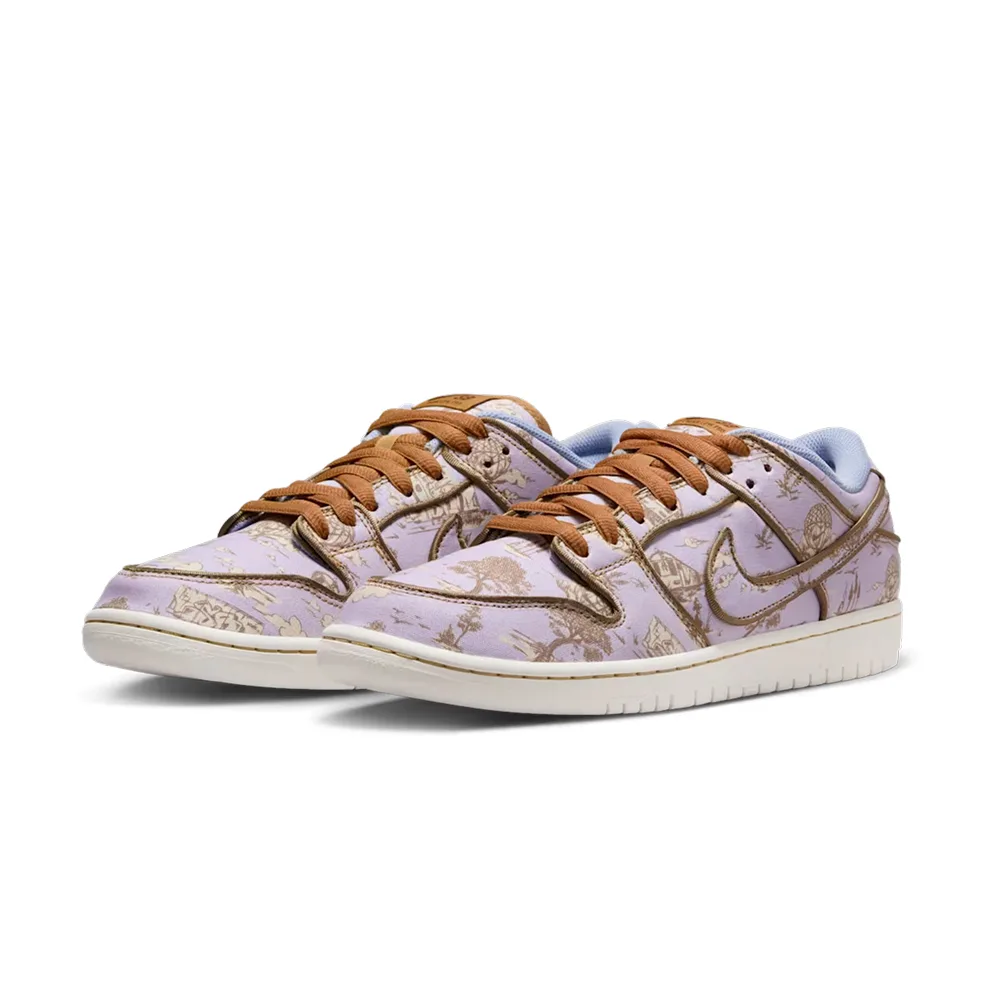 Деталь уникального графического принта на кроссовках Nike SB Dunk low City of Style