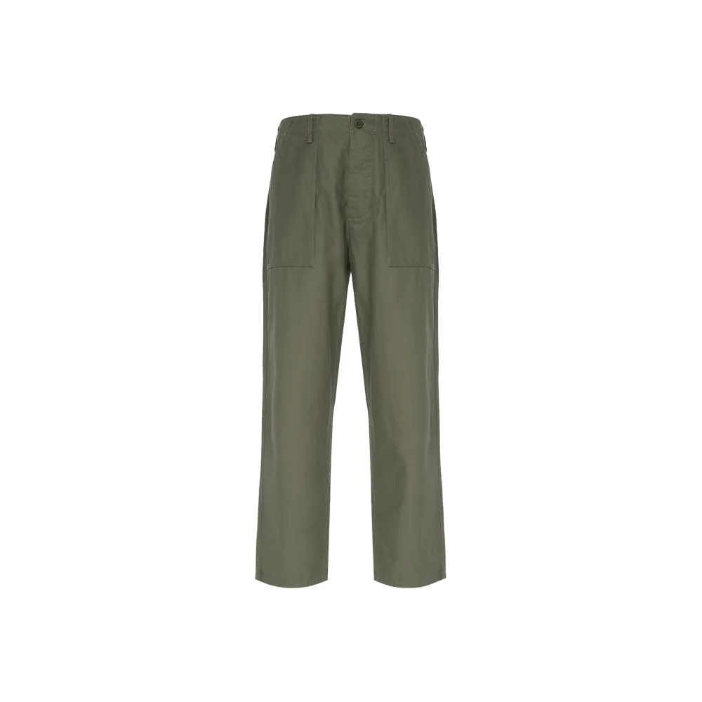 Мужские штаны Nike Club Woven Cargo в классическом цвете хаки, вид спереди, практичный дизайн с карманами
