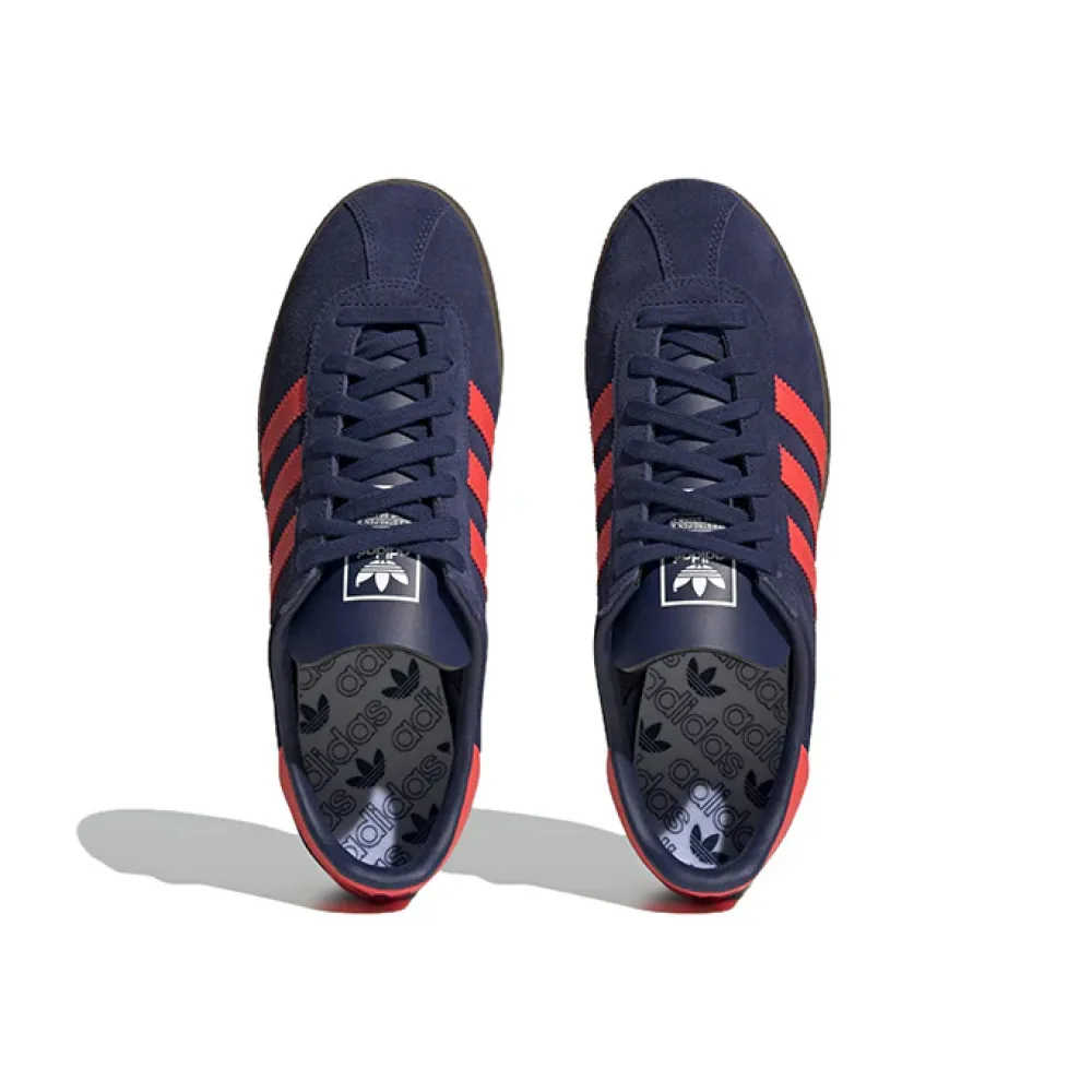 Классические кроссовки Adidas Munchen с алыми акцентами