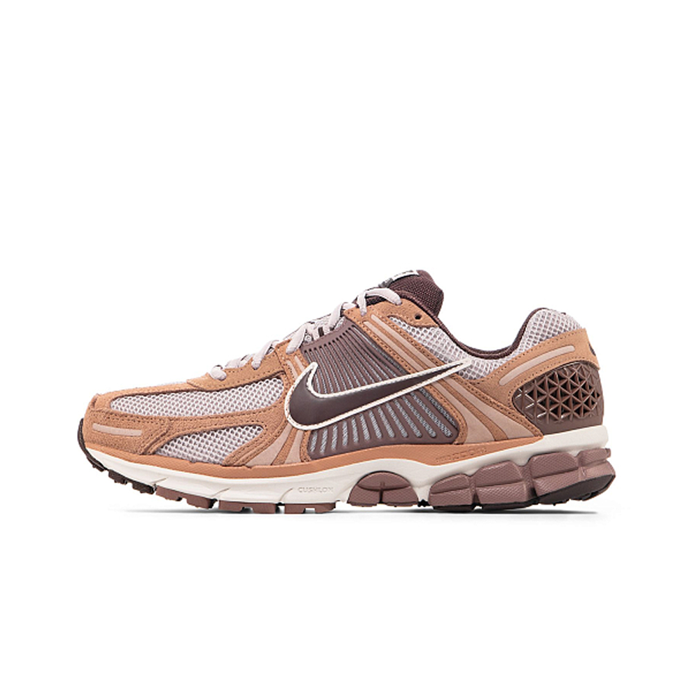 Кроссовки Nike Zoom Vomero 5, Dusted Clay – бежевые с коричневыми акцентами, сетчатый верх, для бега