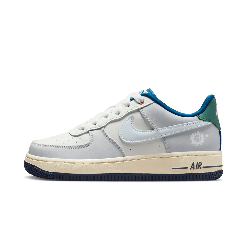 Детские кроссовки Nike Air Force 1 Low с солнечным принтом, вид сбоку
