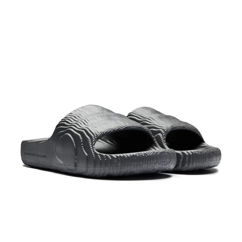 Сабо Adidas Adilette 22 Slides в цвете grey five: тёмно-серые, легкие, casual-стиль